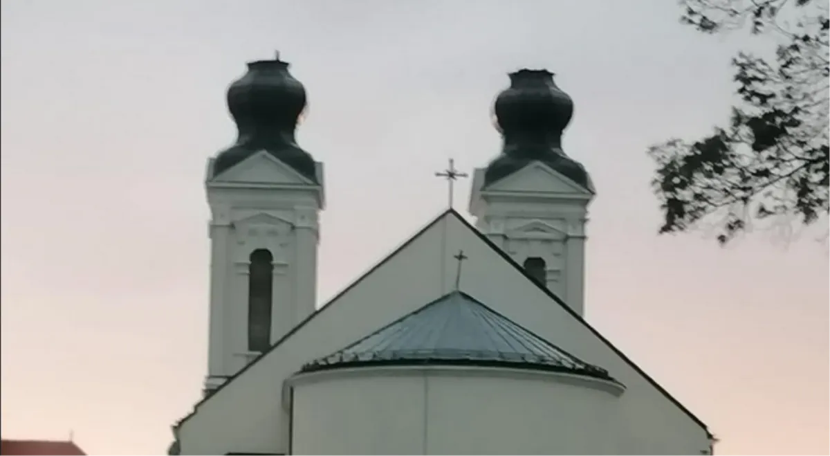 Nevrijeme srušilo vrh crkve u Tolisi