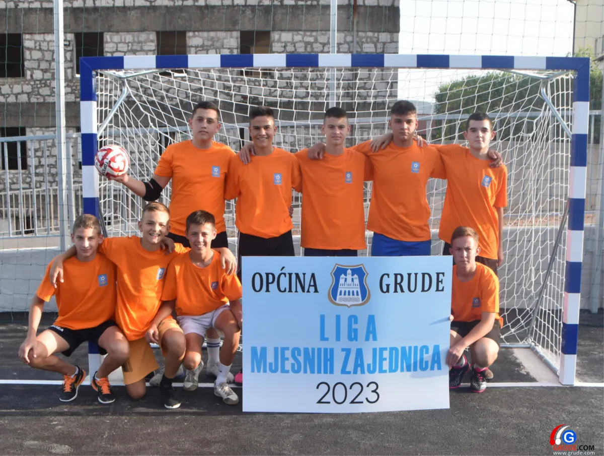 FOTO: OTVORENA LIGA MJESNIH ZAJEDNICA OPĆINE GRUDE, NOVI TEREN OKUPIO BROJNE 1