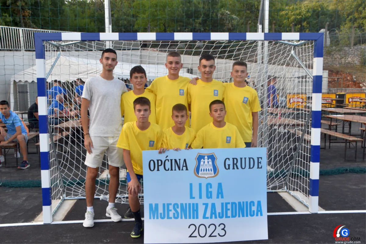 FOTO: OTVORENA LIGA MJESNIH ZAJEDNICA OPĆINE GRUDE, NOVI TEREN OKUPIO BROJNE 15