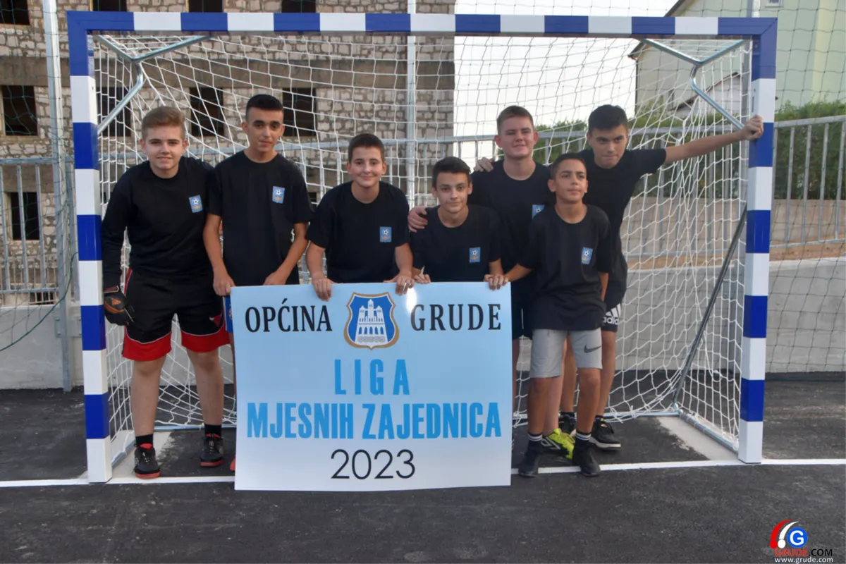 FOTO: OTVORENA LIGA MJESNIH ZAJEDNICA OPĆINE GRUDE, NOVI TEREN OKUPIO BROJNE 16