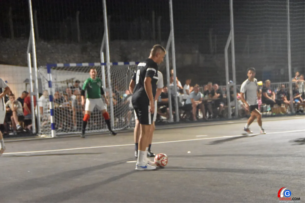 FOTO: OTVORENA LIGA MJESNIH ZAJEDNICA OPĆINE GRUDE, NOVI TEREN OKUPIO BROJNE 19