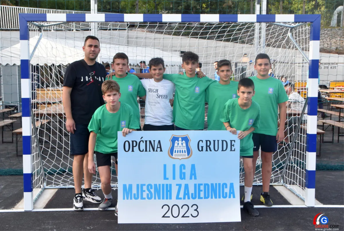 FOTO: OTVORENA LIGA MJESNIH ZAJEDNICA OPĆINE GRUDE, NOVI TEREN OKUPIO BROJNE 2