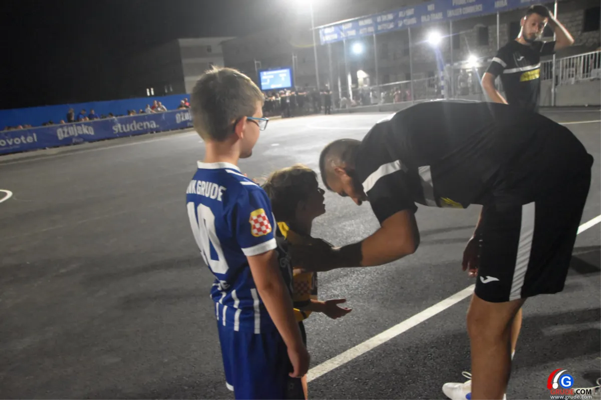 FOTO: OTVORENA LIGA MJESNIH ZAJEDNICA OPĆINE GRUDE, NOVI TEREN OKUPIO BROJNE 22