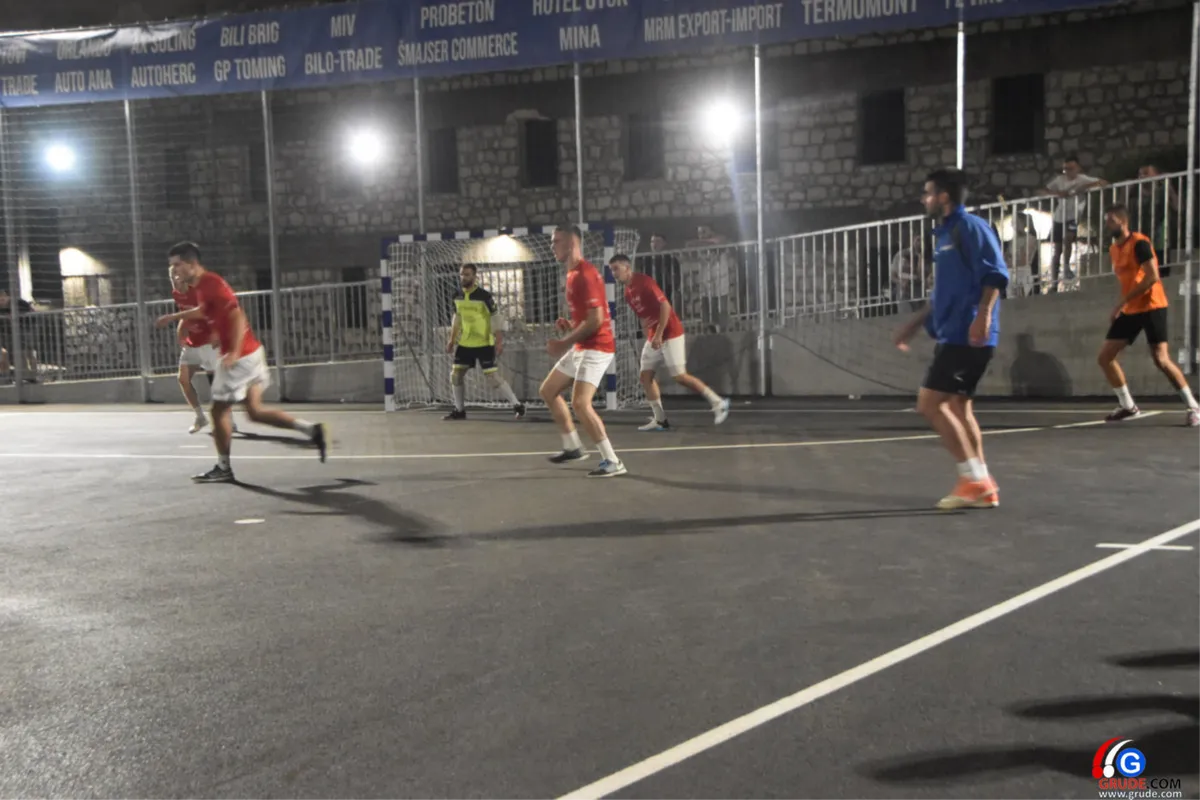 FOTO: OTVORENA LIGA MJESNIH ZAJEDNICA OPĆINE GRUDE, NOVI TEREN OKUPIO BROJNE 32