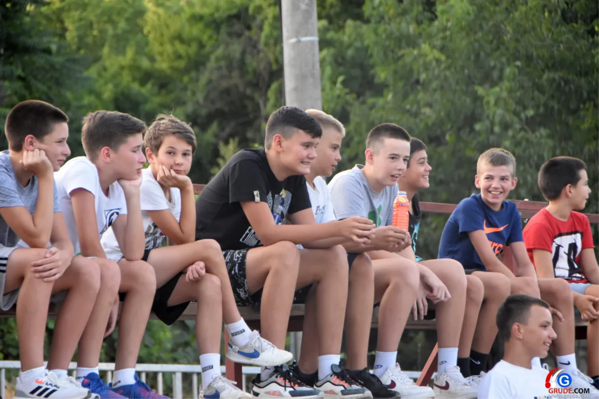 FOTO: OTVORENA LIGA MJESNIH ZAJEDNICA OPĆINE GRUDE, NOVI TEREN OKUPIO BROJNE 8