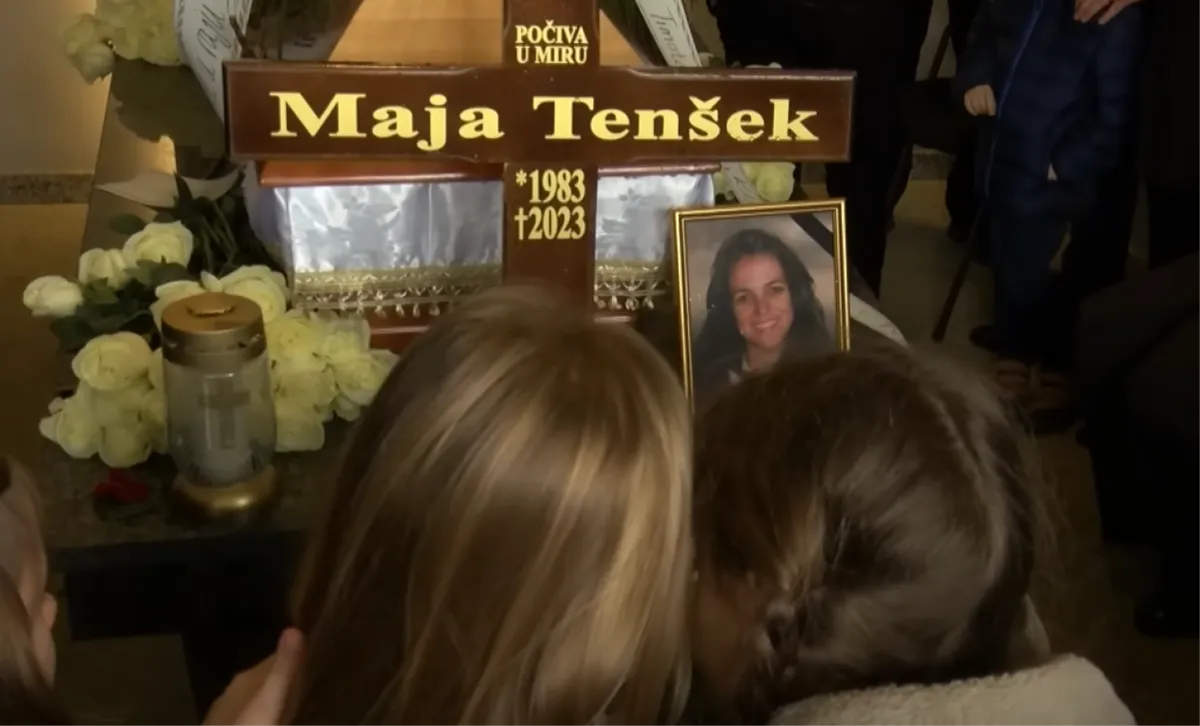Ljudi se mole po zagovoru Maje Tenšek: Sveta ženo, hrvatska mati, zagovornice naših obitelji, zagovaraj nas