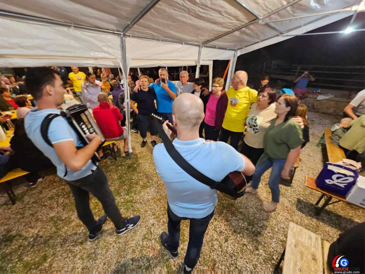 (FOTO) 11. Tolića susreti: Zahvalimo Bogu što su naši stari ostali uspravni i ispravni 43