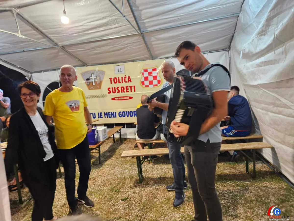 (FOTO) 11. Tolića susreti: Zahvalimo Bogu što su naši stari ostali uspravni i ispravni 44