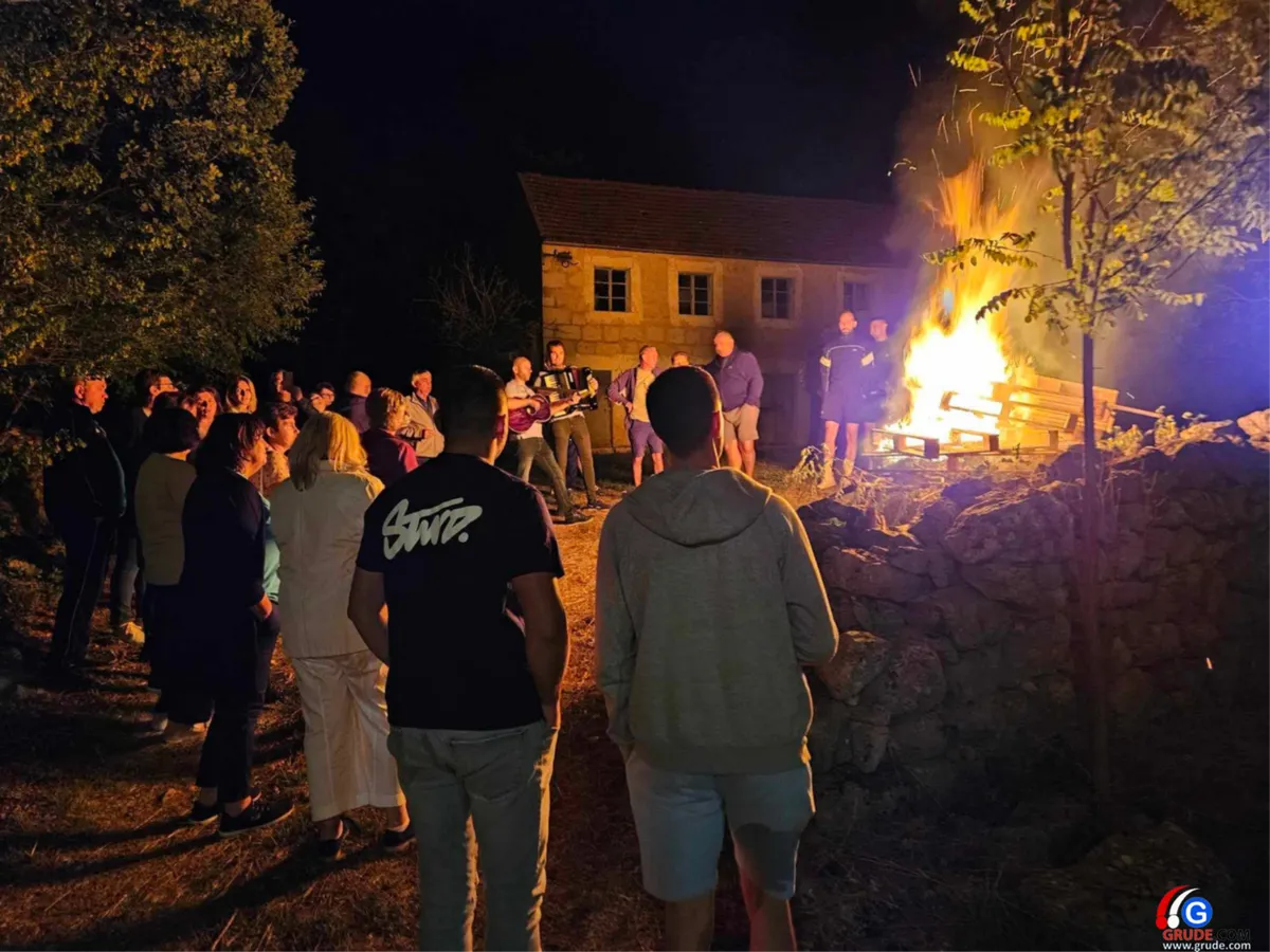 (FOTO) 11. Tolića susreti: Zahvalimo Bogu što su naši stari ostali uspravni i ispravni 49