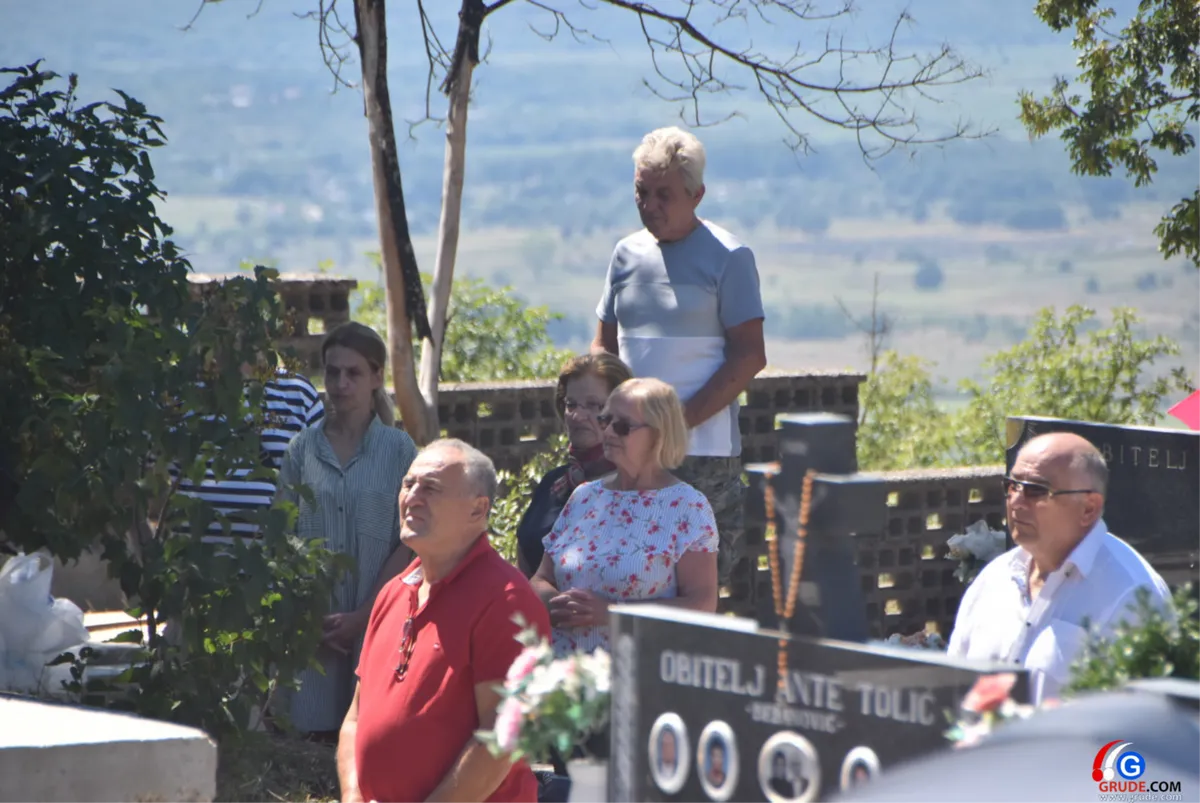 (FOTO) 11. Tolića susreti: Zahvalimo Bogu što su naši stari ostali uspravni i ispravni 8