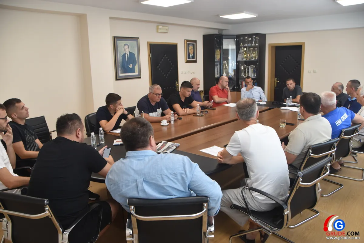 FOTO: U GRUDAMA ODRŽAN SASTANAK, SVE POZNATO PRED ZAVRŠNICU U PONEDJELJAK 4