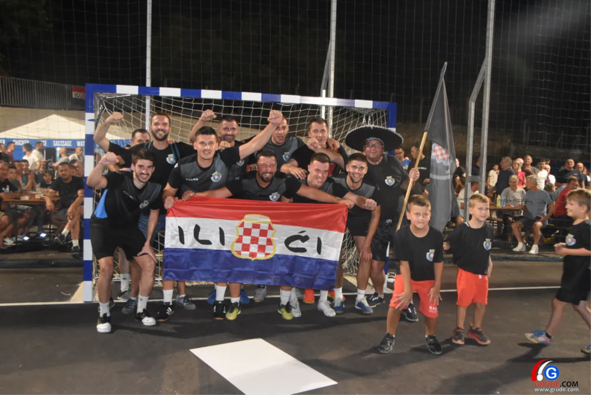 FOTO: NAVIJAČI IZ STOLNOG HRVATSKOG GRADA SA STILOM UŠLI U GLAVNI! I druga noć prepuna kvalitete i dinamike 29