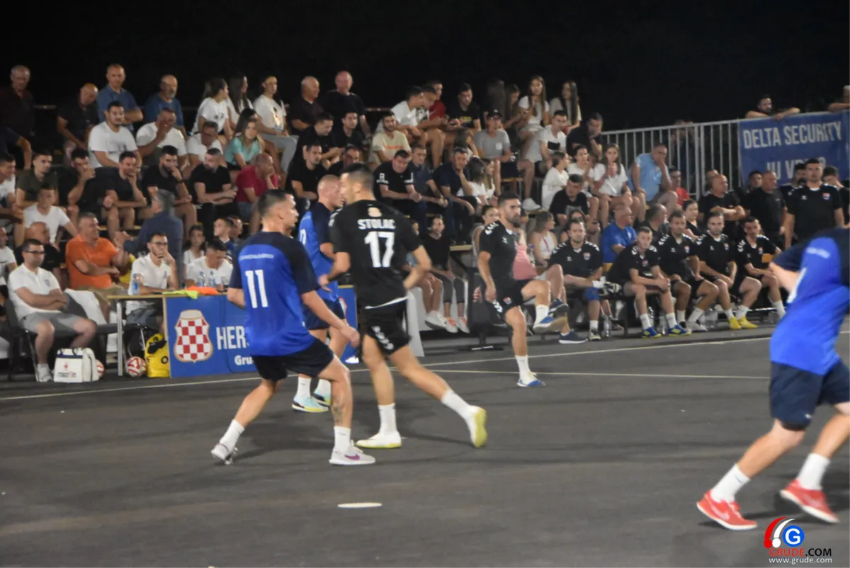 FOTO: NAVIJAČI IZ STOLNOG HRVATSKOG GRADA SA STILOM UŠLI U GLAVNI! I druga noć prepuna kvalitete i dinamike 9