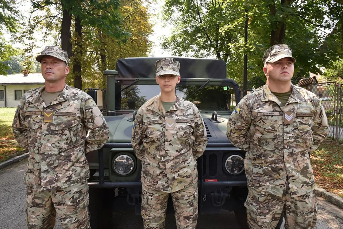 BIH: Vojnici u novim uniformama