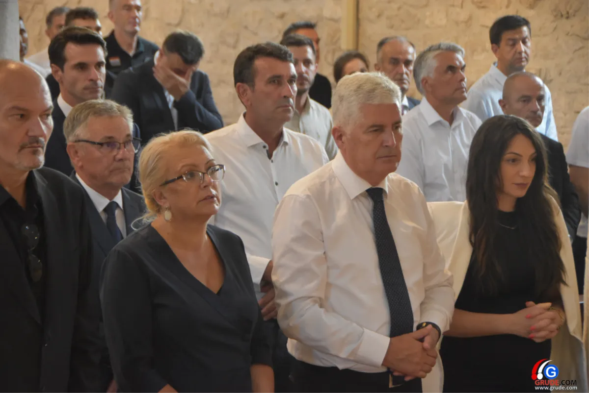 Fra Stanko Pavlović: Herceg Bosna ima dalekosežno značenje koje nas obvezuje (FOTOGALERIJA iz crkve svete Kate) 34