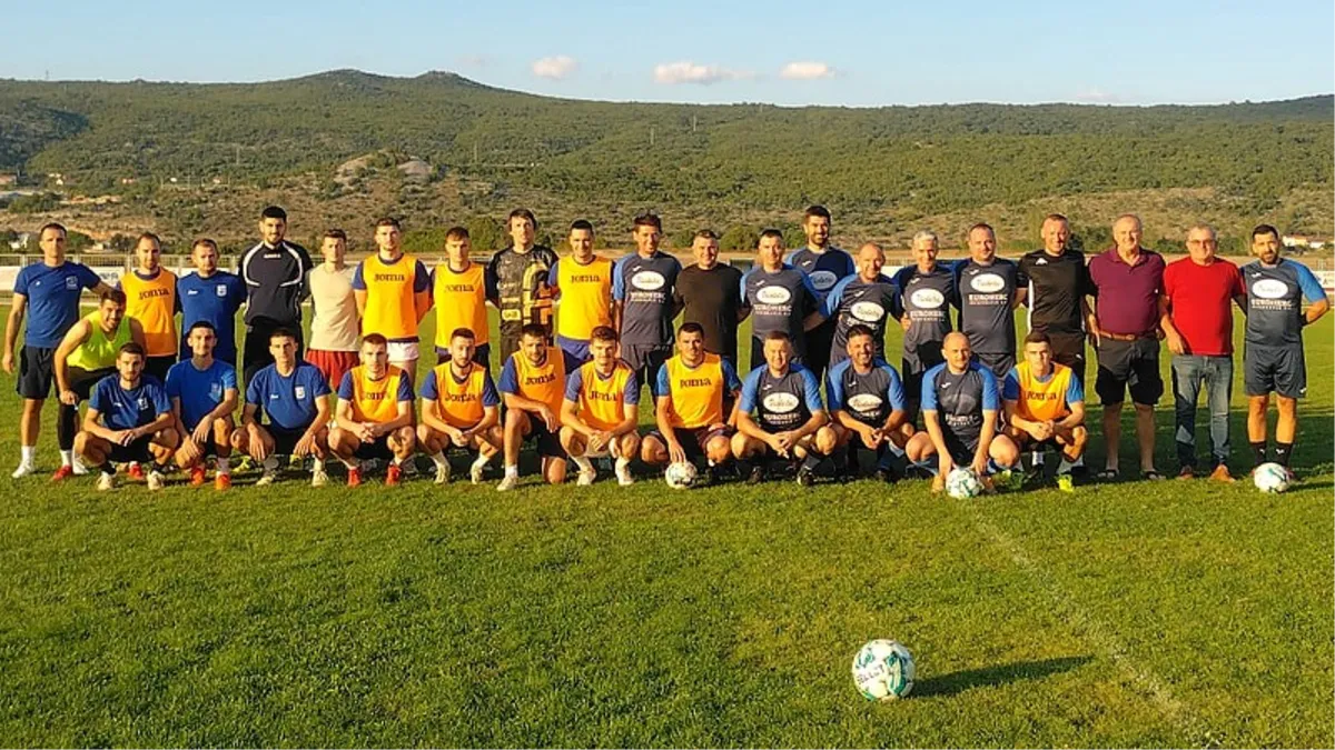 Pripremna utakmica na Elić Luci između domaćih snaga, različite starosne dobi, a iznimne kvalitete