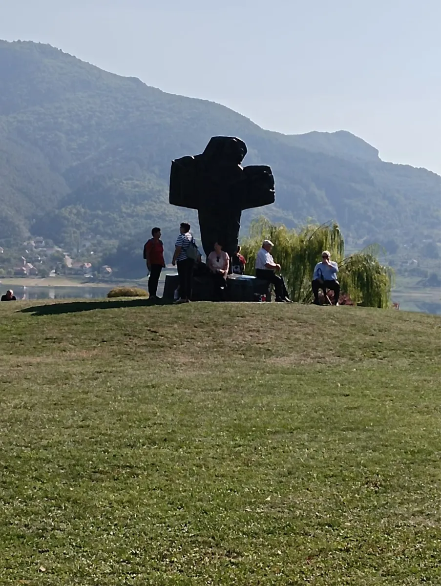 FOTO: Grudski umirovljenici posjetili Ramu, nazočili i svetoj misi na nakanu hodočasnika 1