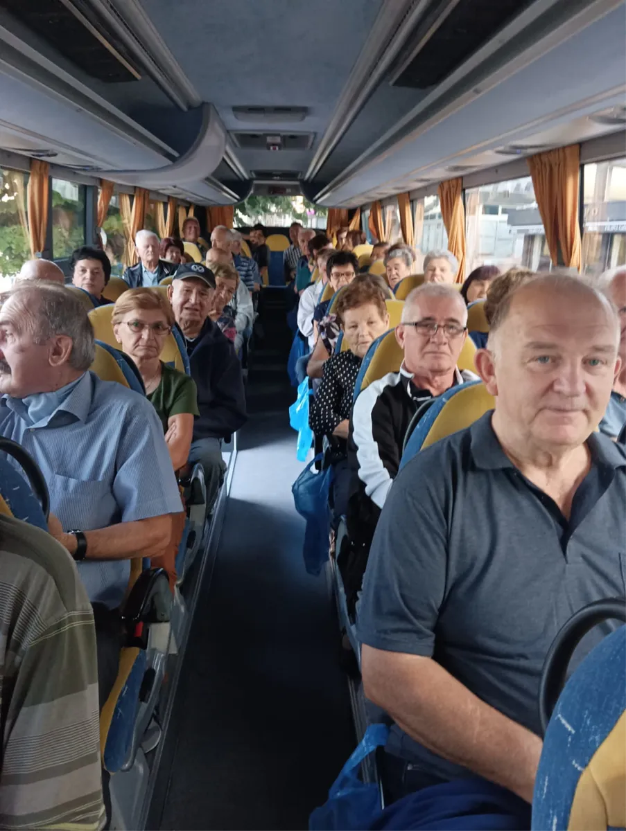 FOTO: Grudski umirovljenici posjetili Ramu, nazočili i svetoj misi na nakanu hodočasnika 5