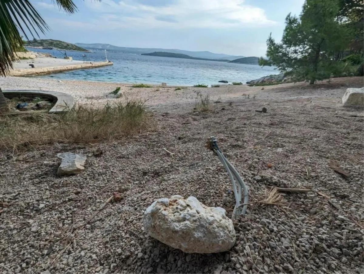 OTOK SMOKVICA: Todorić ostao bez rajskog otoka, sada njime caruju lopovi