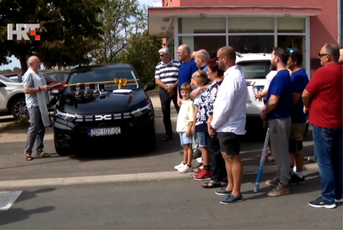 Šef iz snova - vjernog radnika nagradio novim automobilom