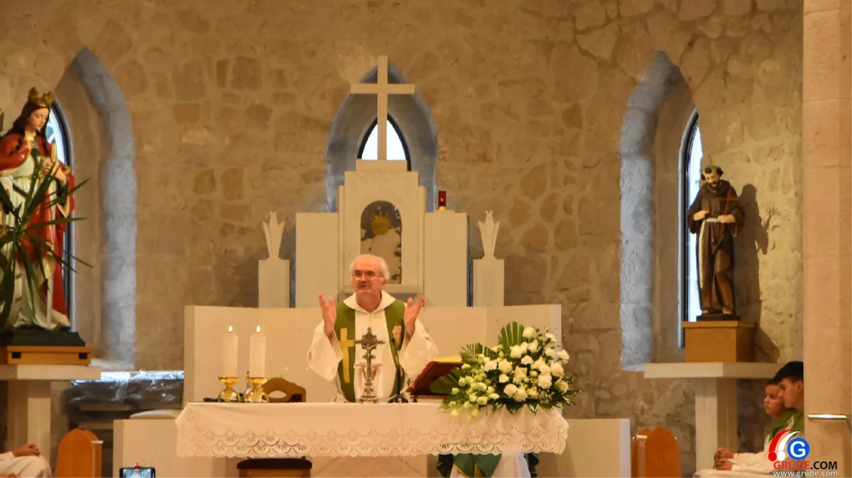 Grude: Fra Luka Marić gorljivo propovijedao, te podsjetio na pale heroje! Uputio i sućut obitelji stradalog iz Tihaljine
