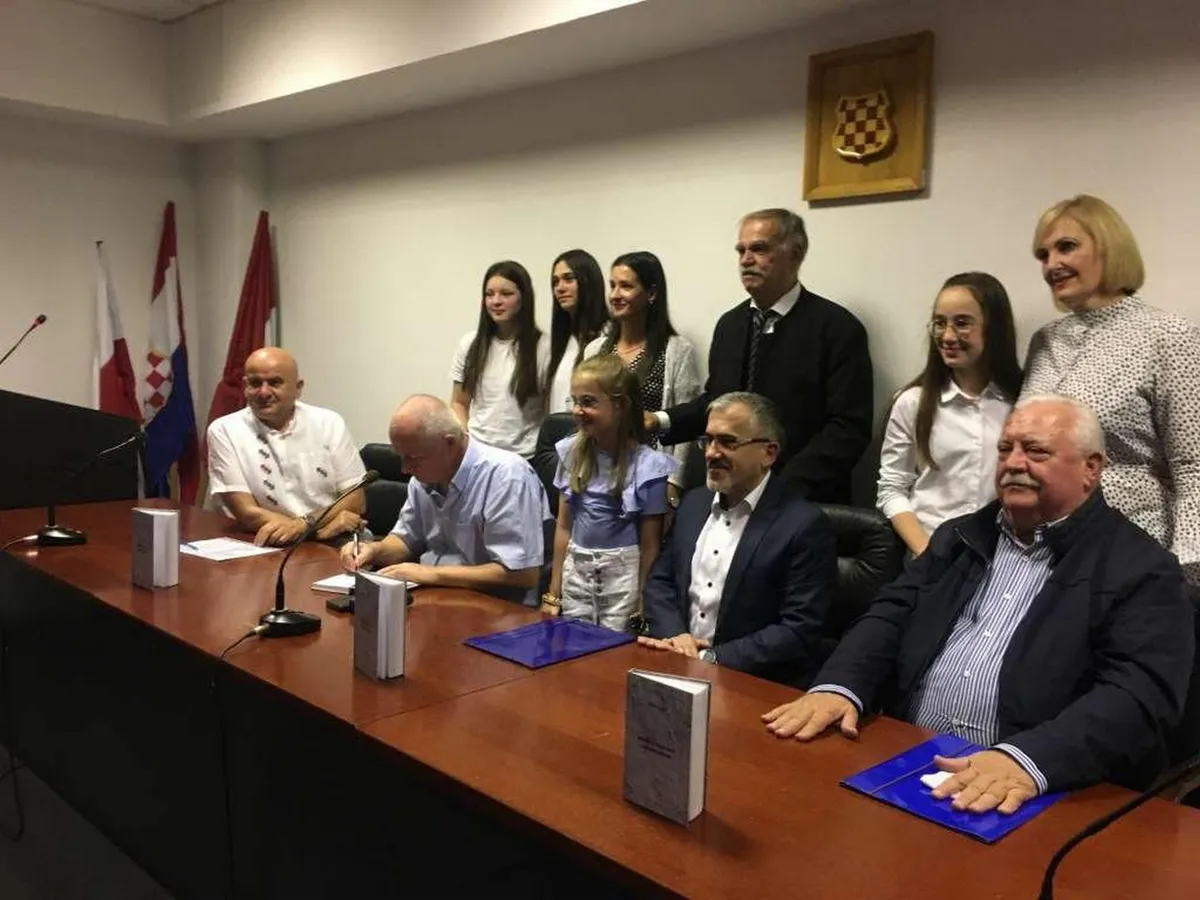 TOMISLAVGRAD: Promovirana knjiga Mije Tokića ''Breme te tvoje nosi: Izabrane pjesme''