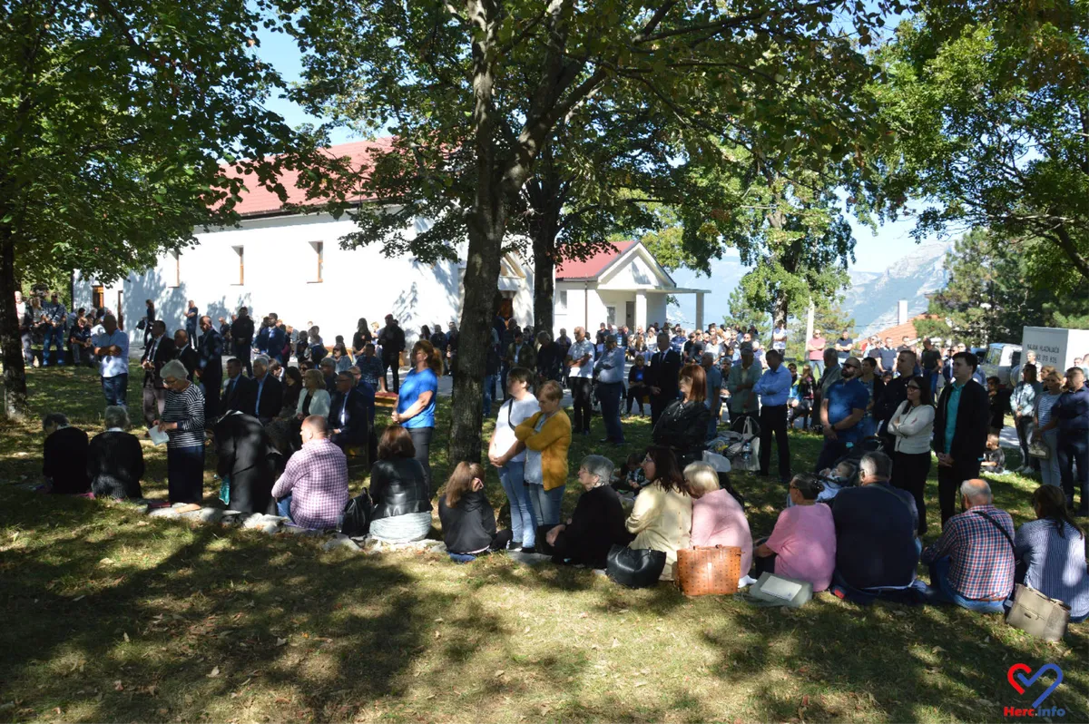 FOTOREPORTAŽA: Vrdi su i dalje 'Vrata Vatikana', ni 30 godina poslije ne zaboravlja se stradale heroje 12