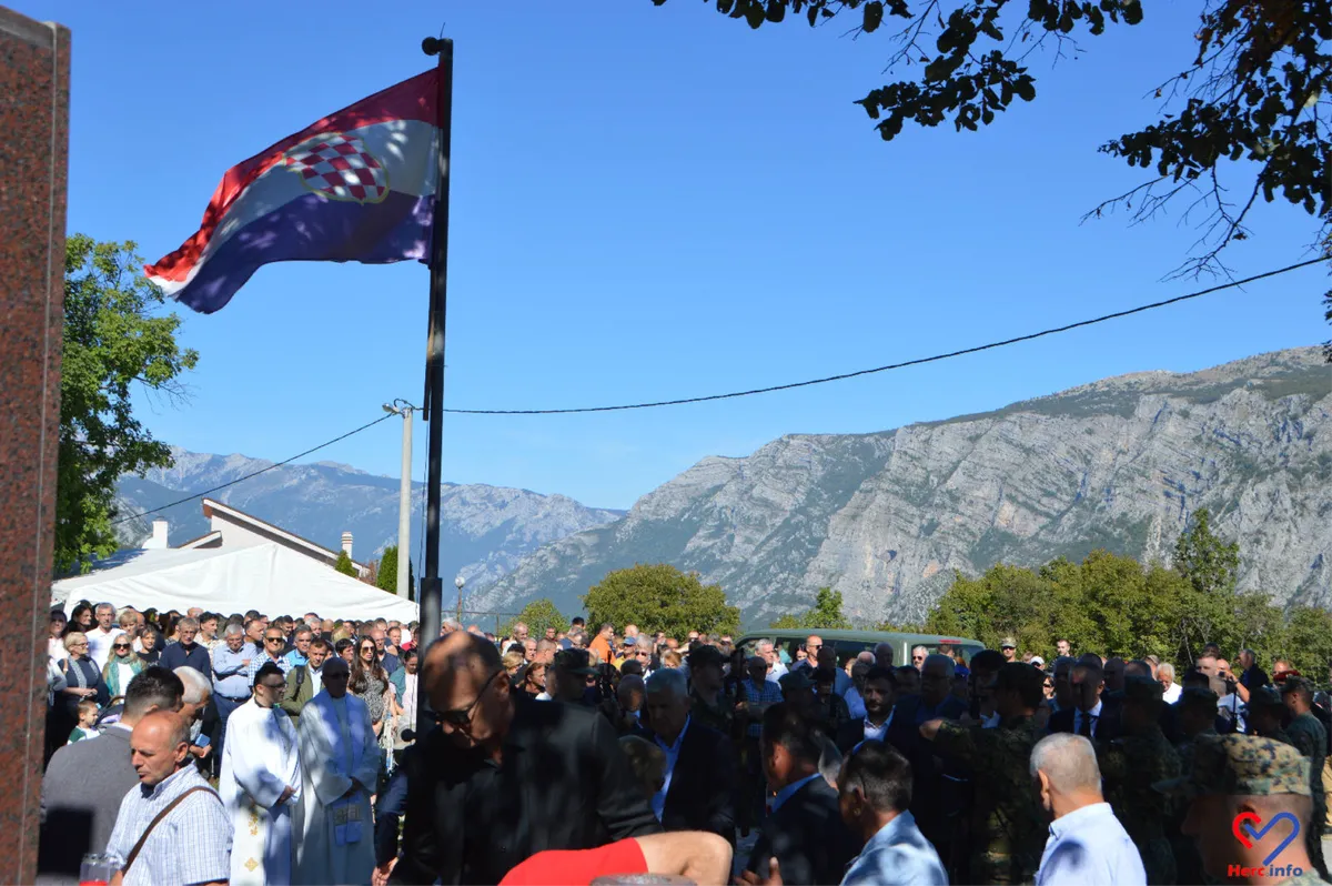 FOTOREPORTAŽA: Vrdi su i dalje 'Vrata Vatikana', ni 30 godina poslije ne zaboravlja se stradale heroje 20