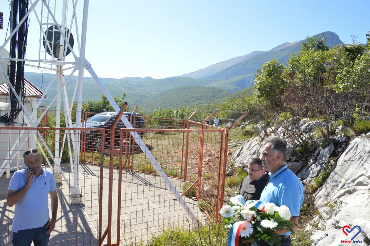 FOTOREPORTAŽA: Vrdi su i dalje 'Vrata Vatikana', ni 30 godina poslije ne zaboravlja se stradale heroje 27