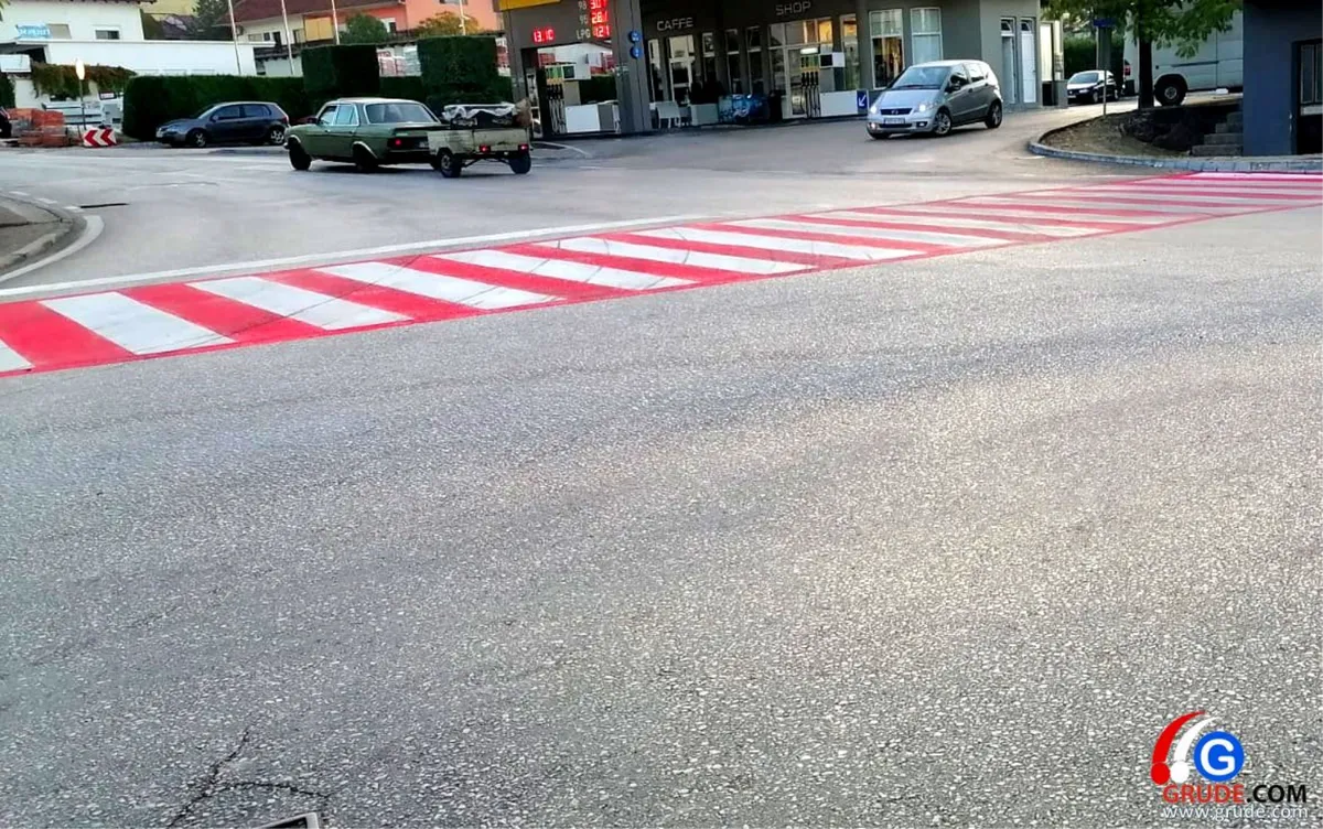 Crven-bijeli pješački prijelaz u Grudama! Tijekom noći zebra postala vidljiva 1