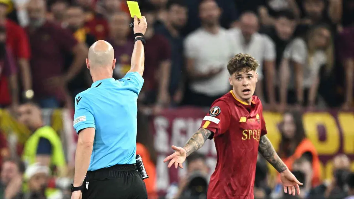 Igrač Rome 'igrao' da će dobiti žuti, zamalo 'letjeli' zubi zbog njegova starta u 94. minuti