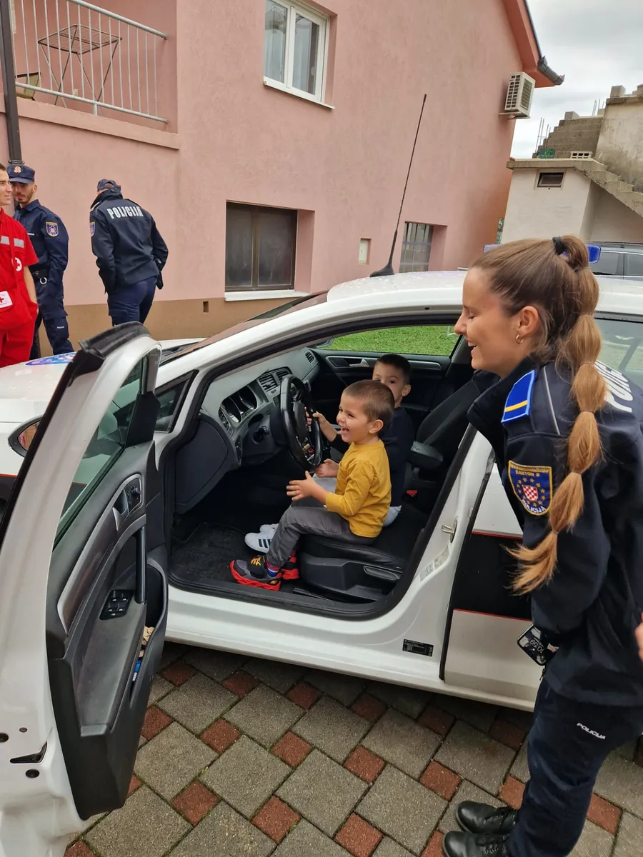 Grude: Pripadnici Civilne zaštite ŽZH educirali najmlađe FOTO 1
