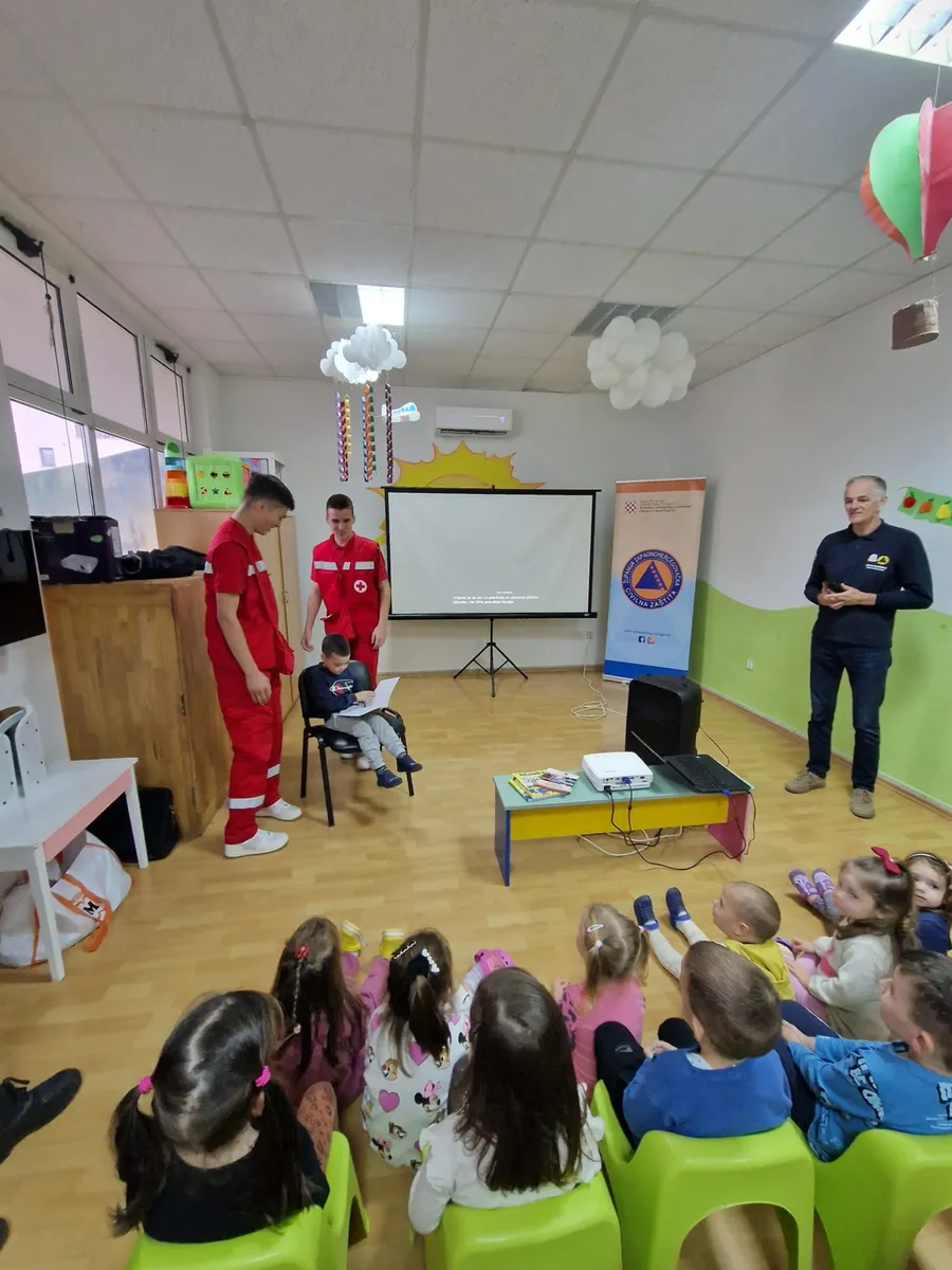 Grude: Pripadnici Civilne zaštite ŽZH educirali najmlađe FOTO 2