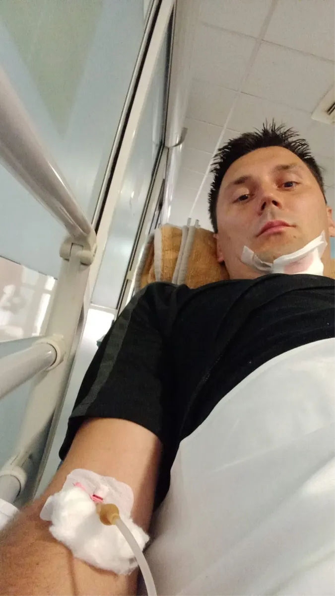 Hrvatski sudac pri izlasku iz svlačionice pao niz stepenice. Prevezen je u bolnicu, a utakmica odgođena 1