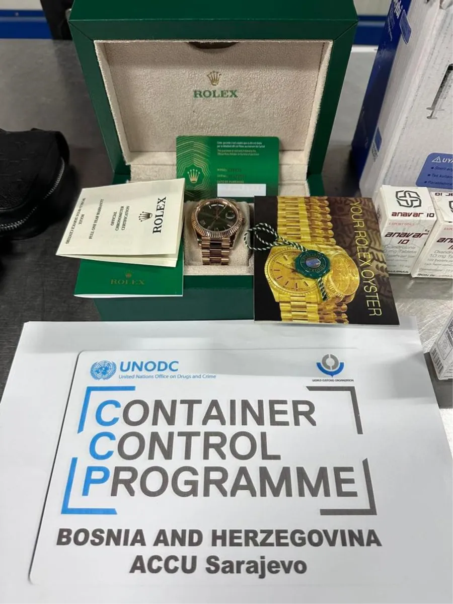 FOTO: Kinezi i Turci pokušali u BiH unijeti Rolex, cigarete, steroide i anabolike...