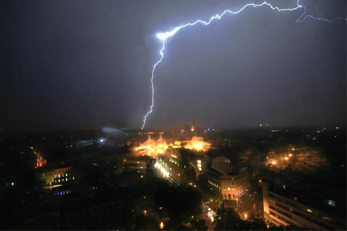Snažno nevrijeme u noći s četvrtka na petak u BiH, pali se meteoalarm, mogući ekstremi poput poplava...