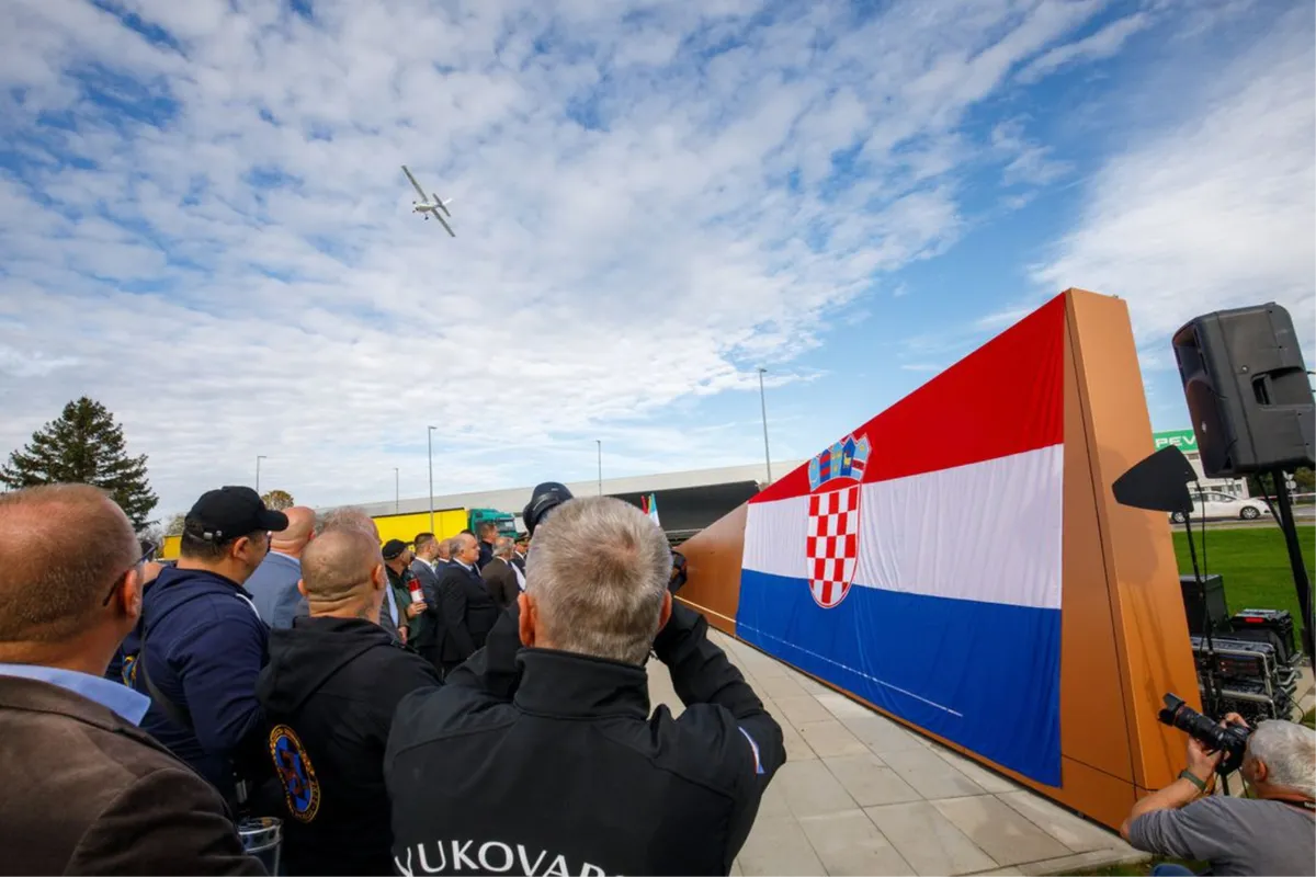 Otkriven spomenik Luki Andrijaniću, heroju Vukovara! Imao je srce veliko kao kuća 2