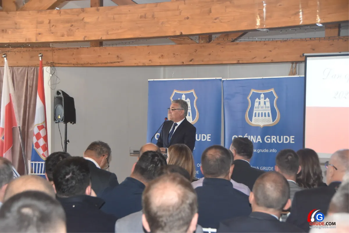 FOTOGALERIJA: SUSRET GOSPODARSTVENIKA U GRUDAMA! Prihodi premašili milijardu KM! Čović: ZHŽ je najjača županija 26