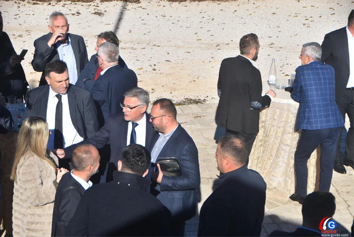 FOTOGALERIJA: SUSRET GOSPODARSTVENIKA U GRUDAMA! Prihodi premašili milijardu KM! Čović: ZHŽ je najjača županija 14