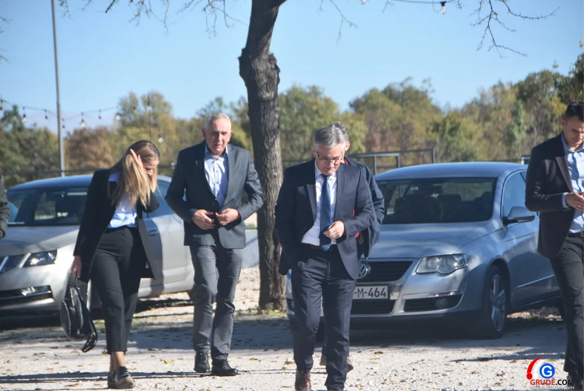FOTOGALERIJA: SUSRET GOSPODARSTVENIKA U GRUDAMA! Prihodi premašili milijardu KM! Čović: ZHŽ je najjača županija 3