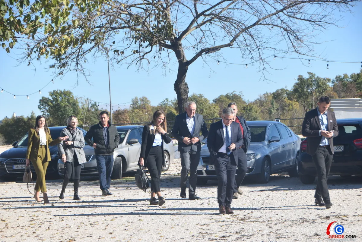 FOTOGALERIJA: SUSRET GOSPODARSTVENIKA U GRUDAMA! Prihodi premašili milijardu KM! Čović: ZHŽ je najjača županija 4