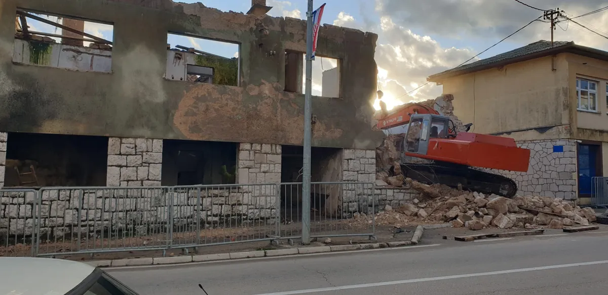 FOTO/VIDEO: Konačni kraj zgrade koja je bila strah i trepet u onim, a bome i u ovim vremenima 3
