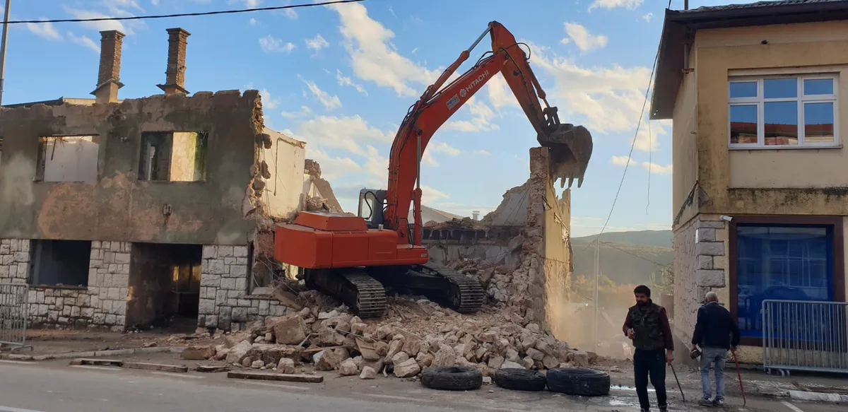 FOTO/VIDEO: Konačni kraj zgrade koja je bila strah i trepet u onim, a bome i u ovim vremenima 4
