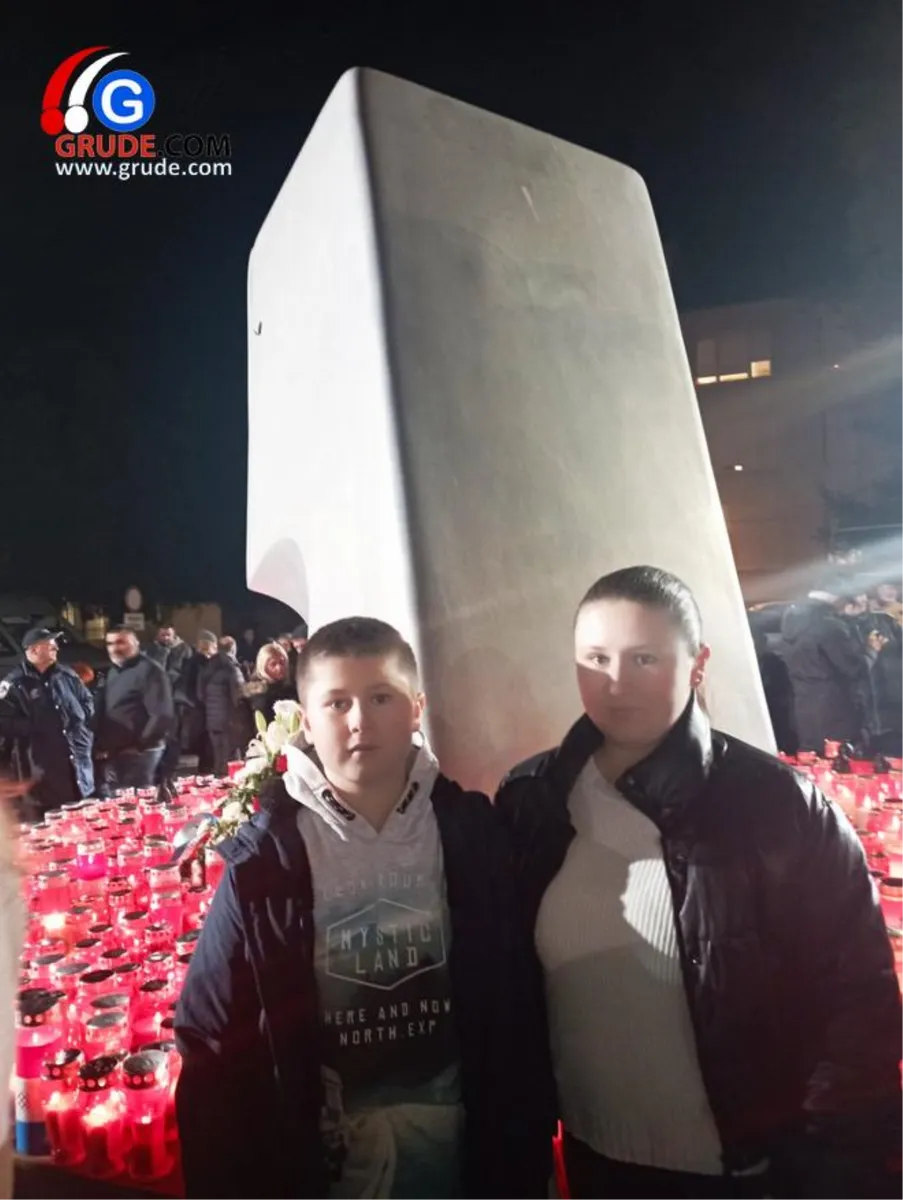 FOTO: Tisuće se okupile kod ratne bolnice u Vukovaru, među njima i mnogi iz Hercegovine 1