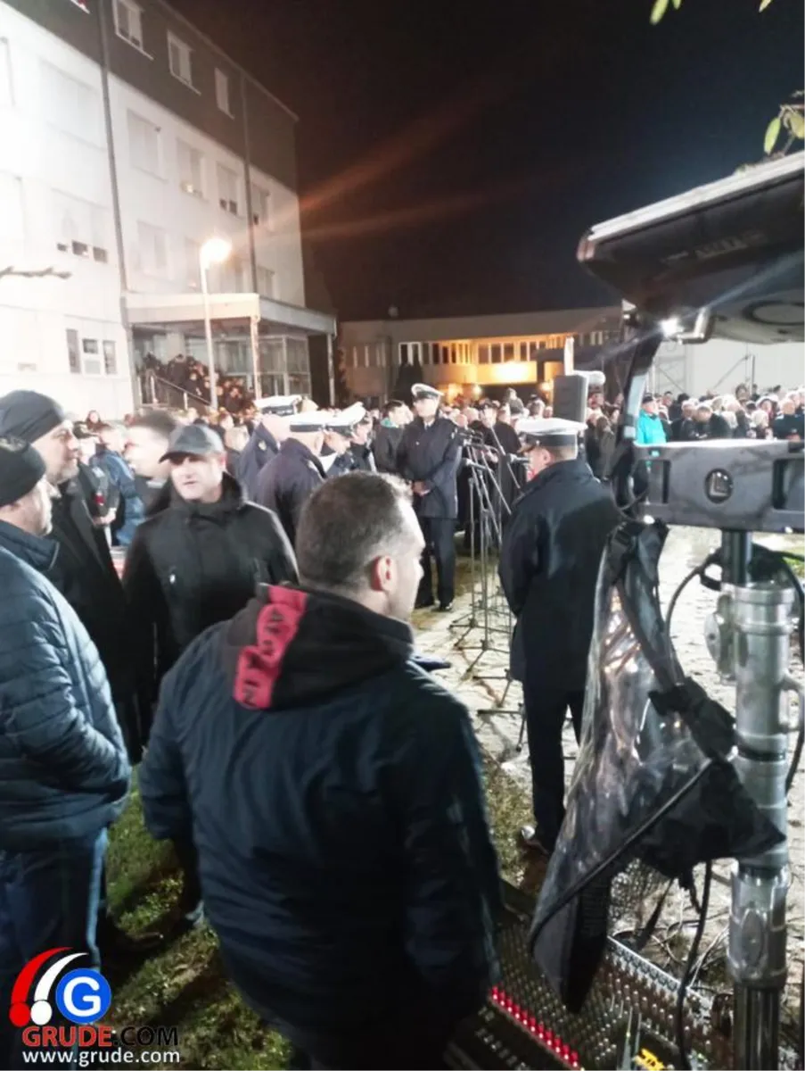 FOTO: Tisuće se okupile kod ratne bolnice u Vukovaru, među njima i mnogi iz Hercegovine 4