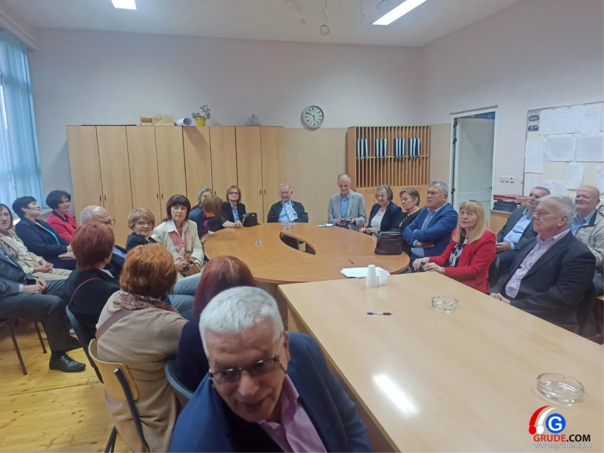 Profesor Glavaš održao razredni sat, 45 godina mature obilježila 11. generacija 1