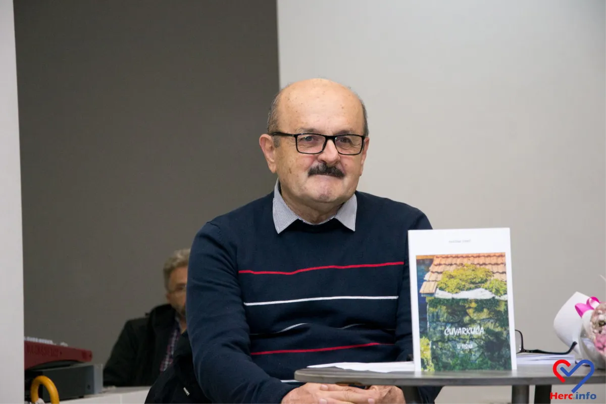 FOTO: Snježana Lovrić, pjesnikinja i slikarica podrijetlom iz Drinovaca, u prepunoj Kosači predstavila knjigu 'Čuvarkuća u tišini' 11