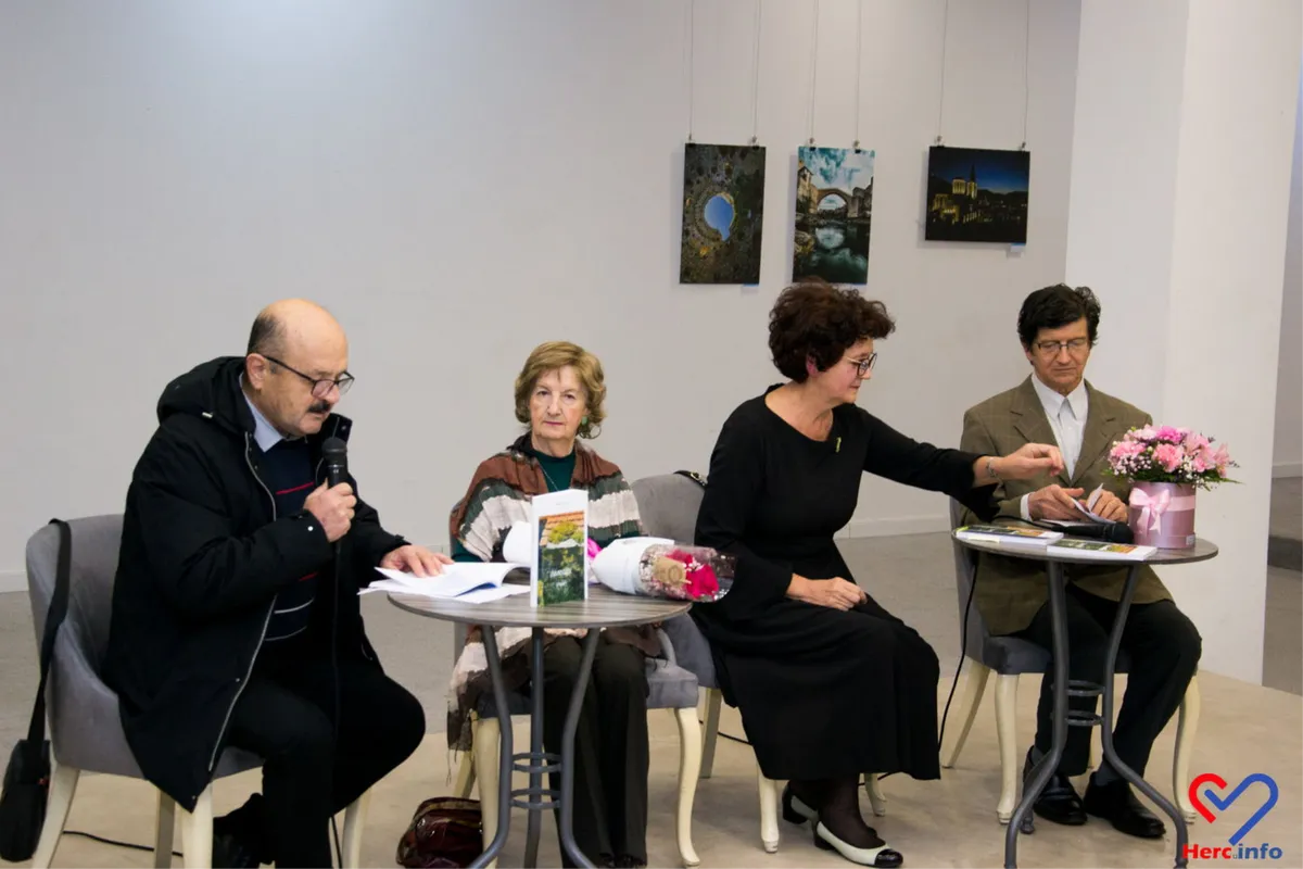 FOTO: Snježana Lovrić, pjesnikinja i slikarica podrijetlom iz Drinovaca, u prepunoj Kosači predstavila knjigu 'Čuvarkuća u tišini' 2