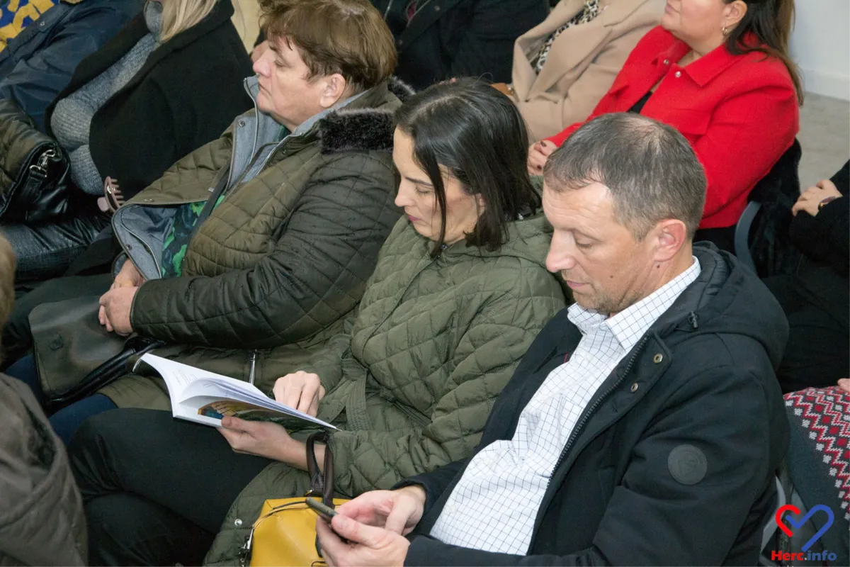FOTO: Snježana Lovrić, pjesnikinja i slikarica podrijetlom iz Drinovaca, u prepunoj Kosači predstavila knjigu 'Čuvarkuća u tišini' 4