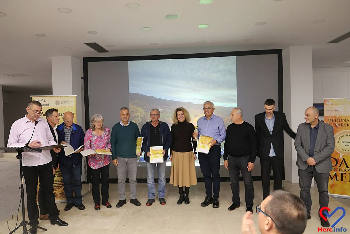 FOTO: Gruđanin ima najbolji med! Grgo Knezović s Ledinca 'Šampion meda' u Mostaru 9